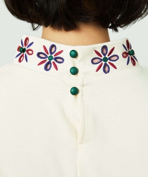 Jocomomola(ホコモモラ)の「ベアスムース 配色フラワー刺繍カットソー(Tシャツ/カットソー・レディース・ブルー/グリーン/アイボリー/ライトピンク・40)」の21枚目の写真