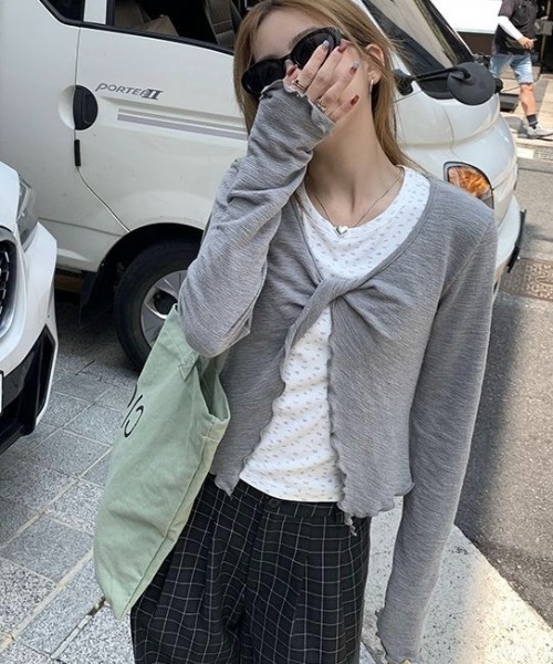 LADY LIKE(レディライク)の「【春夏新作】タンク付きメローステッチトップス2点セット(Tシャツ/カットソー・レディース・グレー/ネイビー・M)」の11枚目の写真