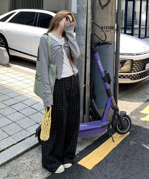 LADY LIKE(レディライク)の「【春夏新作】タンク付きメローステッチトップス2点セット(Tシャツ/カットソー・レディース・グレー/ネイビー・M)」の18枚目の写真