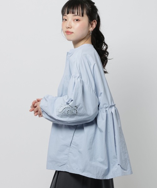 niko and...(ニコアンド)の「袖ぽわっと刺繍ブルゾン(ブルゾン・レディース・ライトブルー/アイボリー/ブラック・FREE)」の3枚目の写真