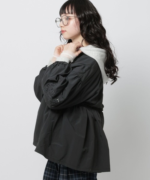 niko and...(ニコアンド)の「袖ぽわっと刺繍ブルゾン(ブルゾン・レディース・ライトブルー/アイボリー/ブラック・FREE)」の22枚目の写真