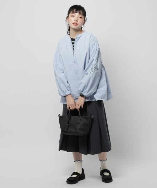 niko and...(ニコアンド)の「袖ぽわっと刺繍ブルゾン(ブルゾン・レディース・ライトブルー/アイボリー/ブラック・FREE)」の8枚目の写真