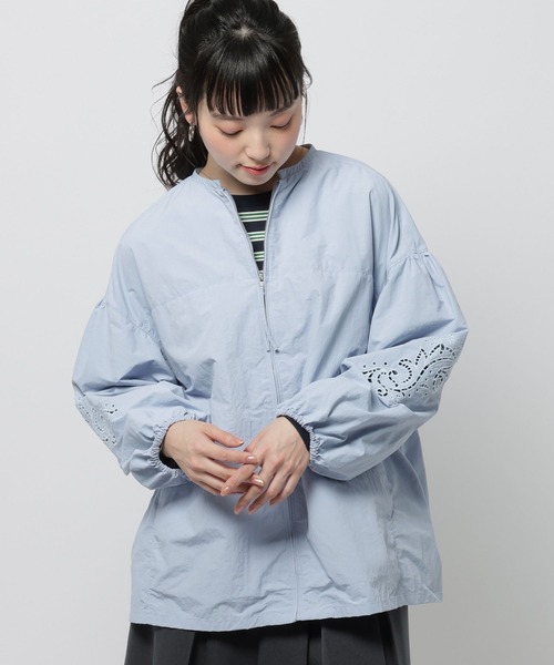 niko and...(ニコアンド)の「袖ぽわっと刺繍ブルゾン(ブルゾン・レディース・ライトブルー/アイボリー/ブラック・FREE)」の10枚目の写真