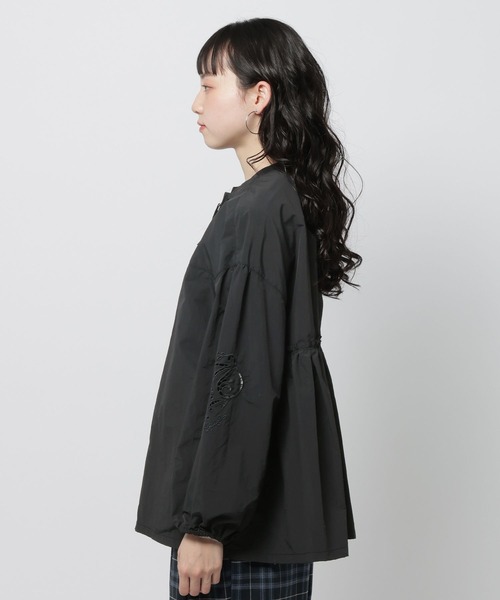 niko and...(ニコアンド)の「袖ぽわっと刺繍ブルゾン(ブルゾン・レディース・ライトブルー/アイボリー/ブラック・FREE)」の12枚目の写真