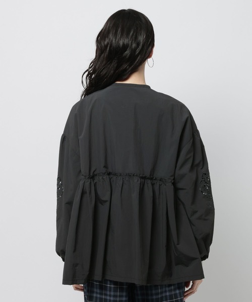 niko and...(ニコアンド)の「袖ぽわっと刺繍ブルゾン(ブルゾン・レディース・ライトブルー/アイボリー/ブラック・FREE)」の13枚目の写真