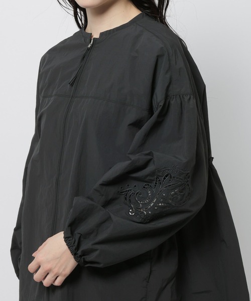 niko and...(ニコアンド)の「袖ぽわっと刺繍ブルゾン(ブルゾン・レディース・ライトブルー/アイボリー/ブラック・FREE)」の16枚目の写真