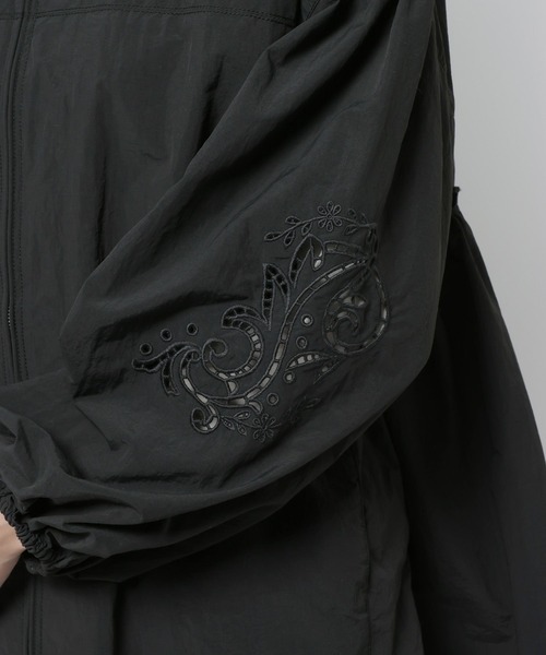 niko and...(ニコアンド)の「袖ぽわっと刺繍ブルゾン(ブルゾン・レディース・ライトブルー/アイボリー/ブラック・FREE)」の17枚目の写真