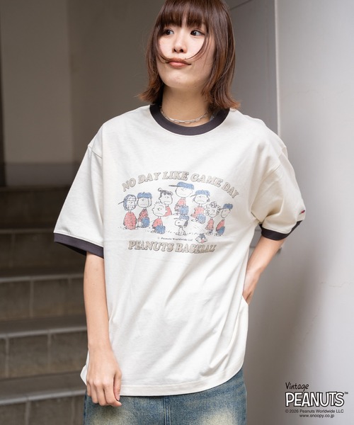 FRUIT OF THE LOOM(フルーツオブザルーム)の「FTL x PEANUTS 19/-スラブ天竺6 / ピーナッツコラボ 半袖Tシャツ / NO DAY LIKE GAME DAY(Tシャツ/カットソー・メンズ・アイボリー・S/M/L)」の3枚目の写真