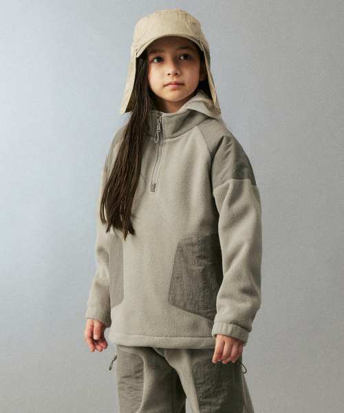 MUSINSA STANDARD KIDS（ムシンサスタンダードキッズ）の「[シティレジャー] ポーラフリースハーフジッププルオーバー [グレイッシュベージュ]（その他トップス・レディース・その他・120/130/140/150/160/110）」の3枚目の写真