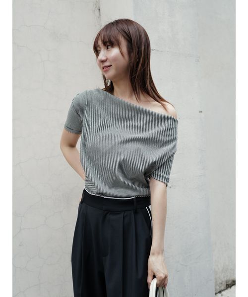 FRAY I.D（フレイアイディー）の「ドレープネックオフショルカットソー／ウォッシャブル（Tシャツ/カットソー・レディース・ライトブルー/その他/ホワイト/ピンク/ブラウン/チャコールグレー/ネイビー・1/0）」の12枚目の写真