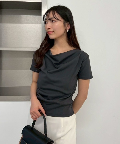 FRAY I.D（フレイアイディー）の「ドレープネックオフショルカットソー／ウォッシャブル（Tシャツ/カットソー・レディース・ライトブルー/その他/ホワイト/ピンク/ブラウン/チャコールグレー/ネイビー・1/0）」の3枚目の写真