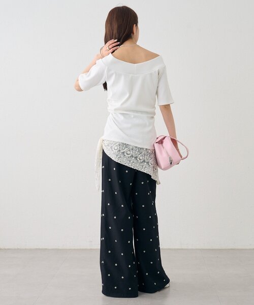mystic(ミスティック)の「【4色展開】プレート付きワイドネックT(Tシャツ/カットソー・レディース・オフホワイト/ブラック/ピンク/ブラウン・FREE)」の16枚目の写真