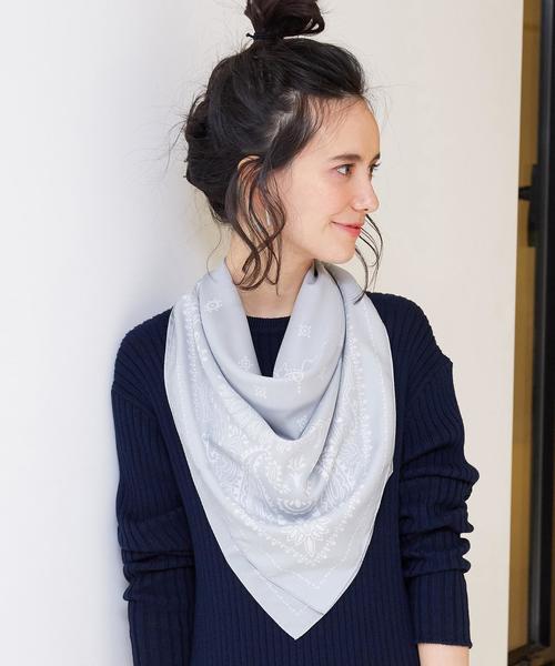 green label relaxing（グリーンレーベルリラクシング）の「KC バンダナPRT/スカーフ◆（バンダナ/スカーフ・レディース・ライトグレー/ダークグリーン/ライトブルー/ネイビー・FREE）」の2枚目の写真