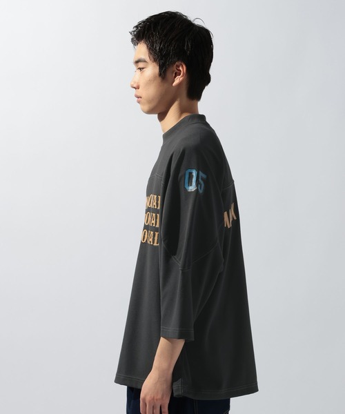 niko and...（ニコアンド）の「フットボールプリントT（Tシャツ/カットソー・メンズ・チャコール/グリーン/オフホワイト・LARGE/MEDIUM）」の13枚目の写真
