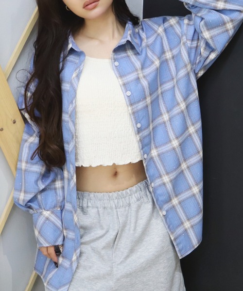 CECIL McBEE(セシルマクビー)の「ラインストーン付きエコチェックシャツ(シャツ/ブラウス・レディース・ブラック/ブルー・LARGE/MEDIUM)」の2枚目の写真