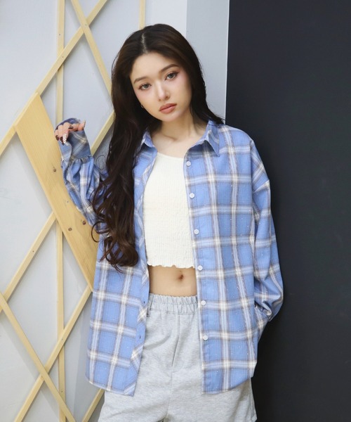 CECIL McBEE(セシルマクビー)の「ラインストーン付きエコチェックシャツ(シャツ/ブラウス・レディース・ブラック/ブルー・LARGE/MEDIUM)」の3枚目の写真
