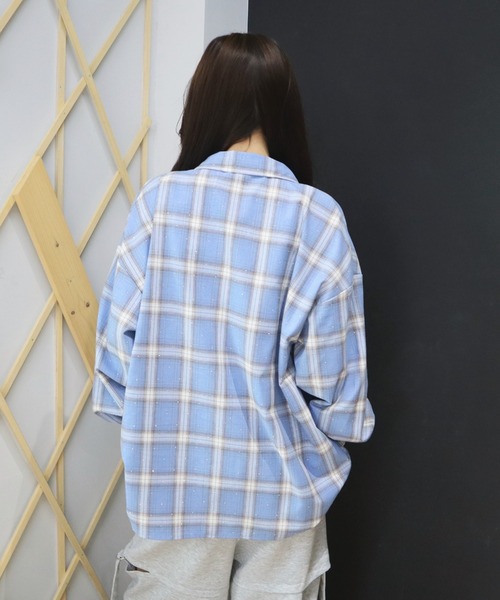 CECIL McBEE(セシルマクビー)の「ラインストーン付きエコチェックシャツ(シャツ/ブラウス・レディース・ブラック/ブルー・LARGE/MEDIUM)」の5枚目の写真