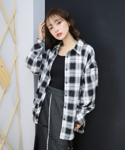 CECIL McBEE(セシルマクビー)の「ラインストーン付きエコチェックシャツ(シャツ/ブラウス・レディース・ブラック/ブルー・LARGE/MEDIUM)」の7枚目の写真