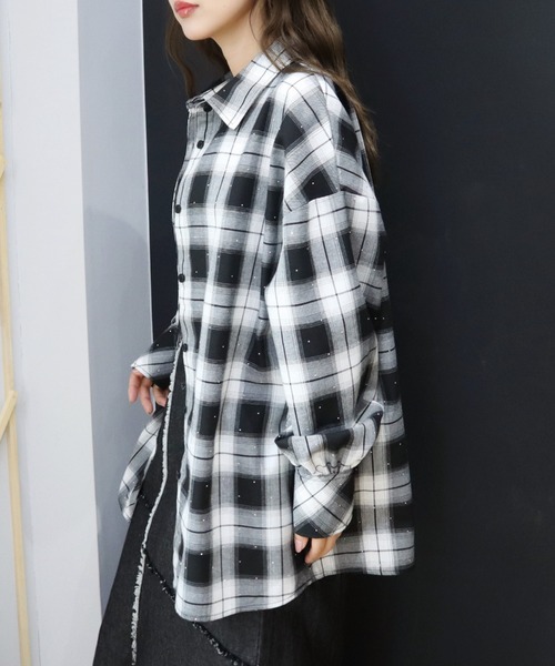 CECIL McBEE(セシルマクビー)の「ラインストーン付きエコチェックシャツ(シャツ/ブラウス・レディース・ブラック/ブルー・LARGE/MEDIUM)」の8枚目の写真