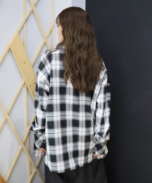 CECIL McBEE(セシルマクビー)の「ラインストーン付きエコチェックシャツ(シャツ/ブラウス・レディース・ブラック/ブルー・LARGE/MEDIUM)」の9枚目の写真