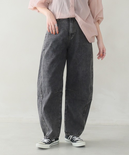 A HAPPY MARILYN(アハッピーマリリン)の「【選べる2丈×5サイズ】旬のバレルでトレンドスタイル バレルパンツ/カーブパンツ(デニムパンツ・レディース・ネイビー/スミクロ/ブラウン/ピンク/ケミカルウォッシュ/サックスブルー/ブラック/チャコールグレー/ブルー・M5/M4/M3/M2/M1/S5/S4/S1/S2)」の4枚目の写真