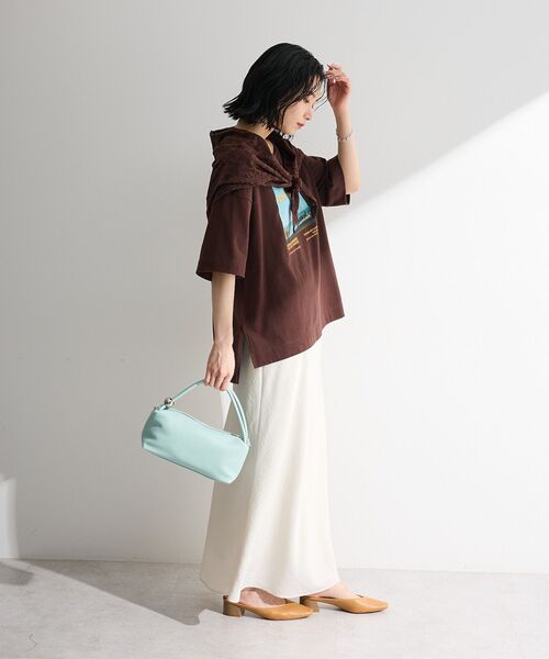Green Parks(グリーンパークス)の「SET2点フォトTシャツ+レーススカーフ(Tシャツ/カットソー・レディース・ブラウン/オフホワイト/チャコールグレー・FREE)」の8枚目の写真