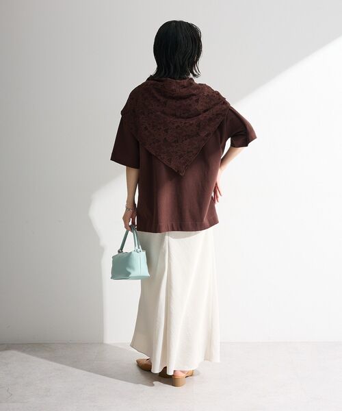 Green Parks(グリーンパークス)の「SET2点フォトTシャツ+レーススカーフ(Tシャツ/カットソー・レディース・ブラウン/オフホワイト/チャコールグレー・FREE)」の9枚目の写真