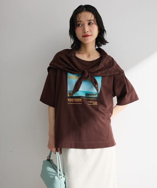Green Parks(グリーンパークス)の「SET2点フォトTシャツ+レーススカーフ(Tシャツ/カットソー・レディース・ブラウン/オフホワイト/チャコールグレー・FREE)」の10枚目の写真