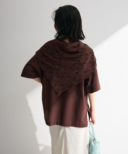 Green Parks(グリーンパークス)の「SET2点フォトTシャツ+レーススカーフ(Tシャツ/カットソー・レディース・ブラウン/オフホワイト/チャコールグレー・FREE)」の12枚目の写真