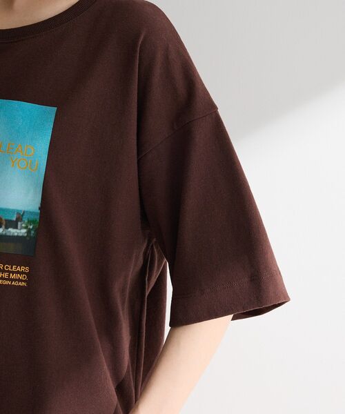 Green Parks(グリーンパークス)の「SET2点フォトTシャツ+レーススカーフ(Tシャツ/カットソー・レディース・ブラウン/オフホワイト/チャコールグレー・FREE)」の14枚目の写真