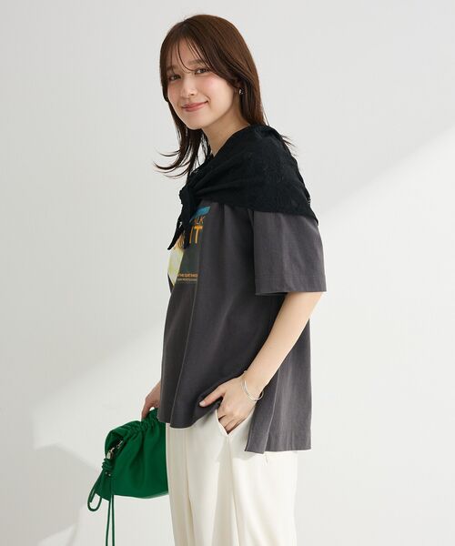 Green Parks(グリーンパークス)の「SET2点フォトTシャツ+レーススカーフ(Tシャツ/カットソー・レディース・ブラウン/オフホワイト/チャコールグレー・FREE)」の20枚目の写真