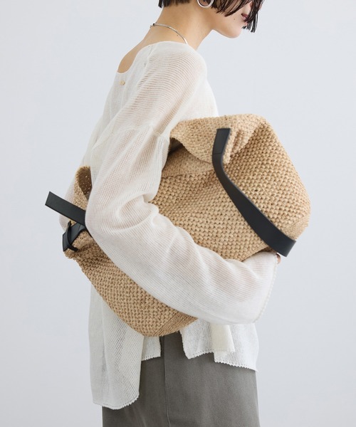 SALON adam et rope'(サロン アダム エ ロペ)の「【W S(ドゥーブル)】レザーハンドルラフィアバッグ(ショルダーバッグ・レディース・ベージュ・FREE)」の8枚目の写真