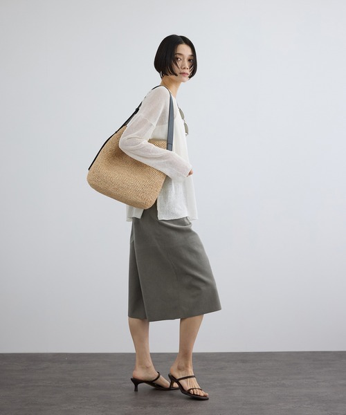 SALON adam et rope'(サロン アダム エ ロペ)の「【W S(ドゥーブル)】レザーハンドルラフィアバッグ(ショルダーバッグ・レディース・ベージュ・FREE)」の5枚目の写真