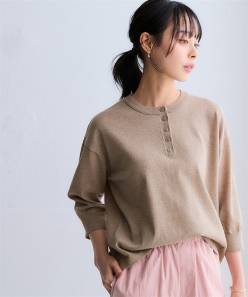 nissen(ニッセン)の「さらっとかるい綿混ヘンリーネック7分袖ニットトップス【接触冷感・毛玉になりにくい・洗濯機で洗える・UVカット】(ニット/セーター・レディース・ブラック/ホワイト×ブラック/サックスブルー/グレー/モカ・S/M/L/LL/3L)」の5枚目の写真