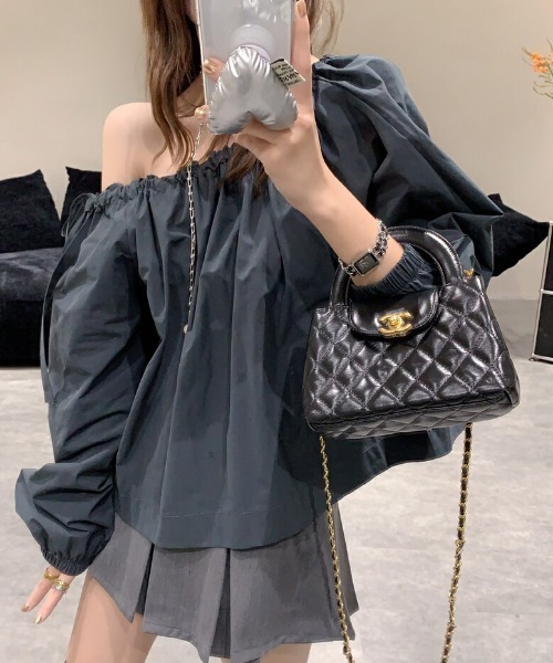 FREE STYLISTS(フリー スタイリスト)の「YUGA_YGMC Korean style off-the-shoulder blouse(シャツ/ブラウス・レディース・ブラック/ホワイト・FREE)」の2枚目の写真