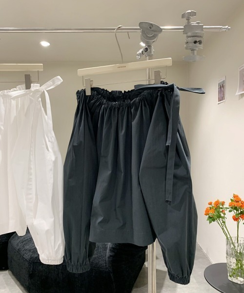 FREE STYLISTS(フリー スタイリスト)の「YUGA_YGMC Korean style off-the-shoulder blouse(シャツ/ブラウス・レディース・ブラック/ホワイト・FREE)」の12枚目の写真