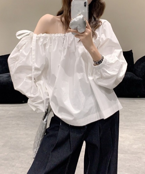 FREE STYLISTS(フリー スタイリスト)の「YUGA_YGMC Korean style off-the-shoulder blouse(シャツ/ブラウス・レディース・ブラック/ホワイト・FREE)」の13枚目の写真
