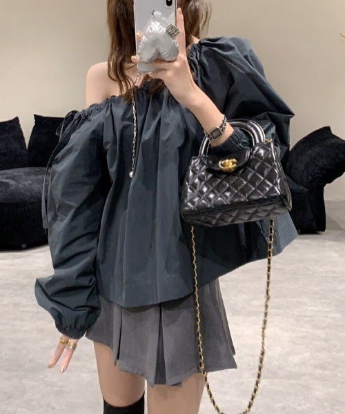 FREE STYLISTS(フリー スタイリスト)の「YUGA_YGMC Korean style off-the-shoulder blouse(シャツ/ブラウス・レディース・ブラック/ホワイト・FREE)」の3枚目の写真