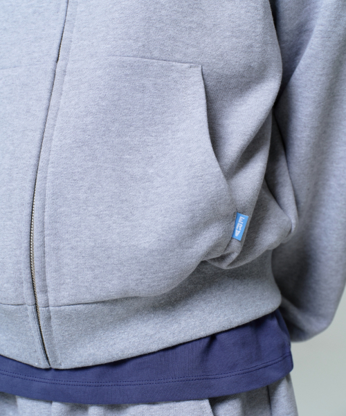 ERA(エラ)の「UNISEX ERA OVERSIZED HOODED ZIP-UP - MELANGE GRAY(パーカー・レディース・グレー・LARGE/SMALL/MEDIUM)」の13枚目の写真