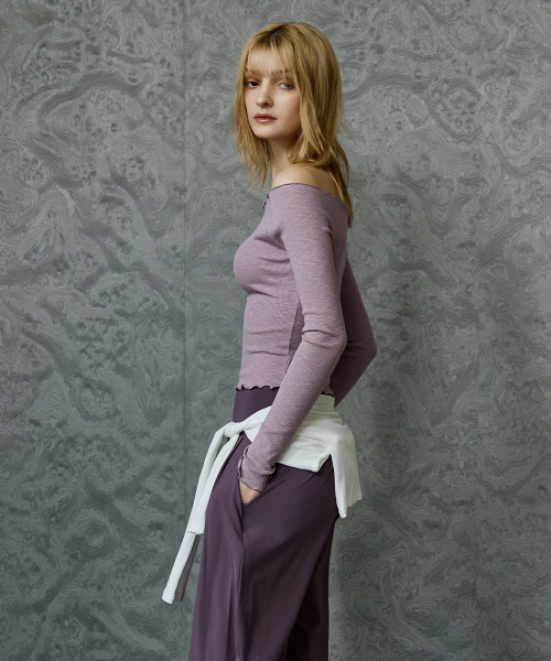 DEVIWEAR(デヴィウェア)の「カリン オフショルダー 長袖 DEVI-T0146-スモークパープル(Tシャツ/カットソー・レディース・パープル系その他・FREE)」の3枚目の写真