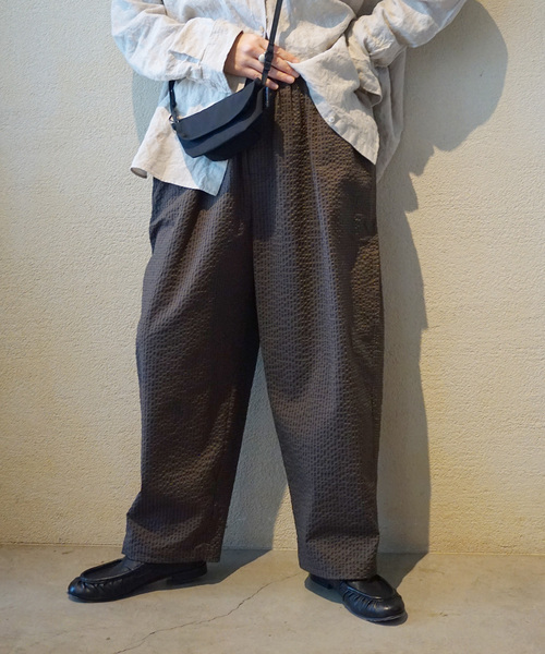 JOURNAL STANDARD LUXE(ジャーナルスタンダード ラックス)の「サッカー イージーパンツ(その他パンツ・レディース・ブラウン/ネイビー・FREE)」の1枚目の写真