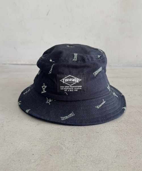 THRASHER(スラッシャー)の「THRASHER ロゴワッペン キッズ バケットハット(総柄デザイン)(ハット・キッズ・キャメル/ネイビー/ブラック・54cm)」の2枚目の写真