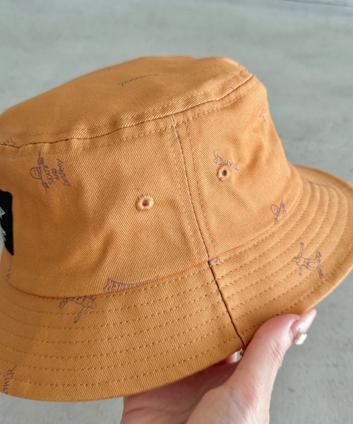 THRASHER(スラッシャー)の「THRASHER ロゴワッペン キッズ バケットハット(総柄デザイン)(ハット・キッズ・キャメル/ネイビー/ブラック・54cm)」の7枚目の写真