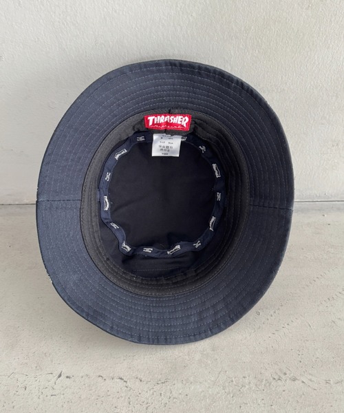 THRASHER(スラッシャー)の「THRASHER ロゴワッペン キッズ バケットハット(総柄デザイン)(ハット・キッズ・キャメル/ネイビー/ブラック・54cm)」の21枚目の写真