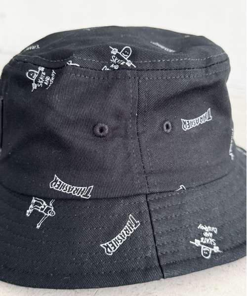 THRASHER(スラッシャー)の「THRASHER ロゴワッペン キッズ バケットハット(総柄デザイン)(ハット・キッズ・キャメル/ネイビー/ブラック・54cm)」の18枚目の写真