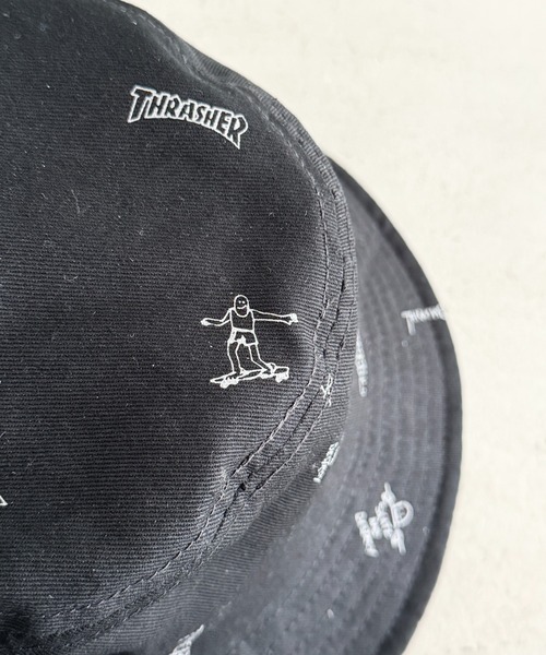 THRASHER(スラッシャー)の「THRASHER ロゴワッペン キッズ バケットハット(総柄デザイン)(ハット・キッズ・キャメル/ネイビー/ブラック・54cm)」の17枚目の写真