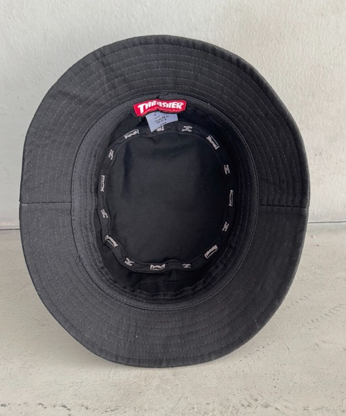 THRASHER(スラッシャー)の「THRASHER ロゴワッペン キッズ バケットハット(総柄デザイン)(ハット・キッズ・キャメル/ネイビー/ブラック・54cm)」の16枚目の写真