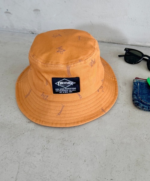 THRASHER(スラッシャー)の「THRASHER ロゴワッペン キッズ バケットハット(総柄デザイン)(ハット・キッズ・キャメル/ネイビー/ブラック・54cm)」の15枚目の写真