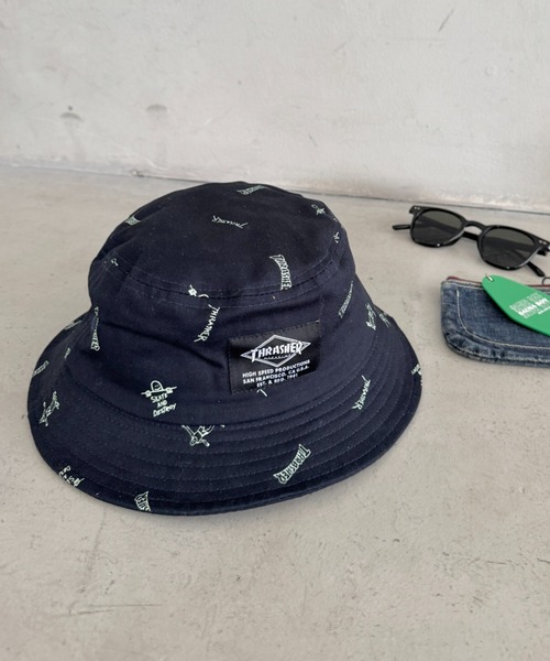 THRASHER(スラッシャー)の「THRASHER ロゴワッペン キッズ バケットハット(総柄デザイン)(ハット・キッズ・キャメル/ネイビー/ブラック・54cm)」の14枚目の写真