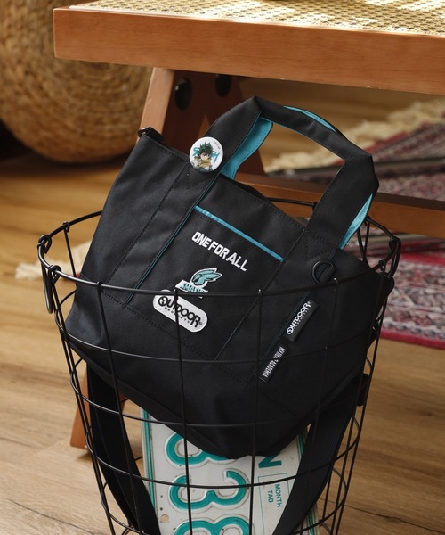 OUTDOOR PRODUCTS(アウトドアプロダクツ)の「僕のヒーローアカデミア×OUTDOOR PRODUCTS 缶バッチ付きトートショルダー(トートバッグ・メンズ・スカイブルー/ブラック/ターコイズブルー/グレー/オレンジ・フリー)」の1枚目の写真